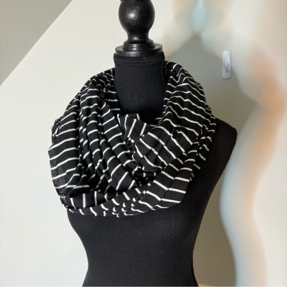 STEVE MADDEN Black White Striped Infinity Scarf Wrap - Picture 3 of 6